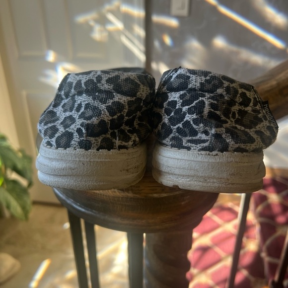 Hey dude, ladies, shoe size 10 very good condition gray animal print heel - Picture 6 of 12